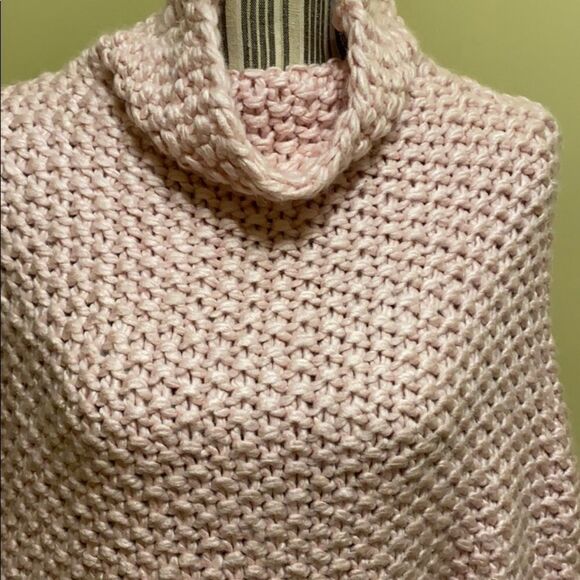 RUE 21 winter poncho - Picture 2 of 4